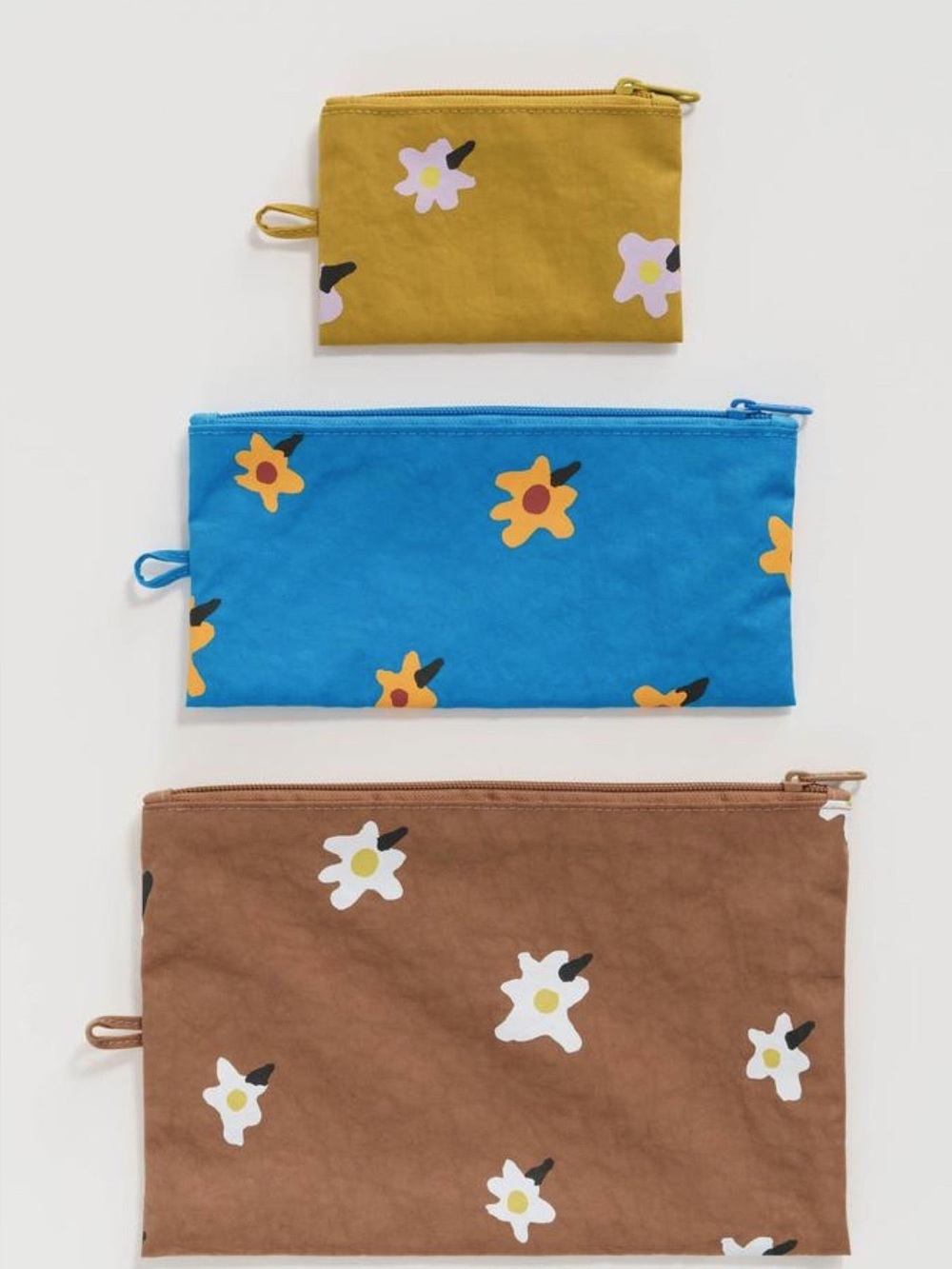 NWOT BAGGU Flat Pouch Set - Painted Daisy